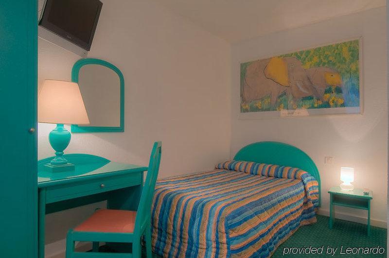 Croix De Malte Hotel Paris Room photo