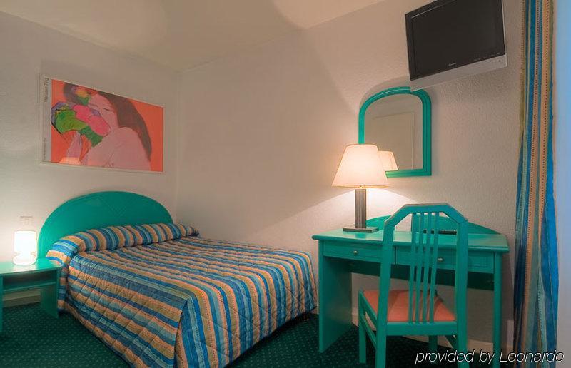Croix De Malte Hotel Paris Room photo